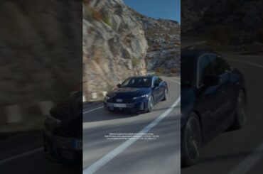 Discover thrilling performance with the all-new Audi A6 Sedan with quattro all-wheel drive. ​