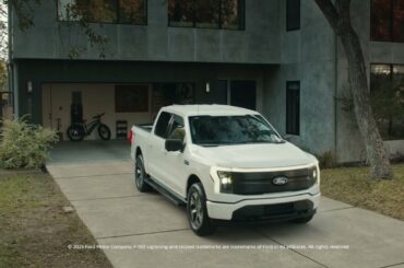 The 2025 Ford F-150® Lightning® Flash™ Model | 360-Degree Camera
