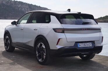 New 2025 Opel Grandland PHEV Silver - Walkaround and Interior