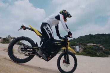 Video Freego Nova 5: 8kW Off-Road Electric Motorcycle | 72V40Ah Battery, 53MPH & Cheaper Than Surron