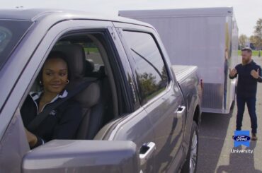 Preparing to Hook Up A Trailer Using Measurements, Mirrors & A Spotter | How To Tow