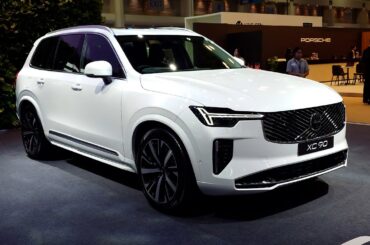 2025 Volvo XC90 T8 Plug-in Hybrid Facelift / In-Depth Walkaround Exterior & Interior