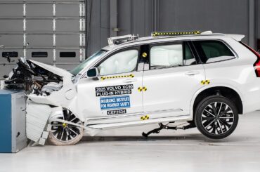 2025 Volvo XC90 Plug-in Hybrid updated moderate overlap IIHS crash test