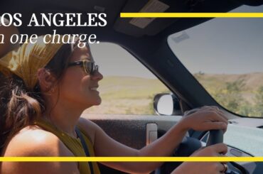 The all-electric MINI Countryman explores LA in one charge. ​