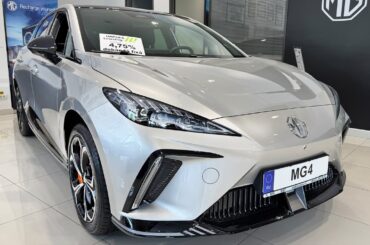 New MG 4 EV 2025 - BUDGET ELECTRIC car that BEATS premium rivals (full review)