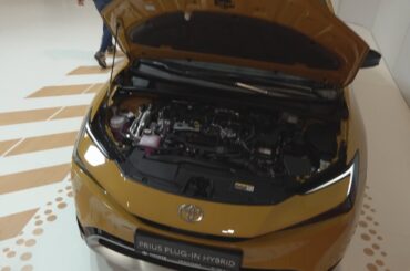 Toyota Prius 2.0 Plug-in Hybrid Luxury Premium Car (2025) Under the Bonnet