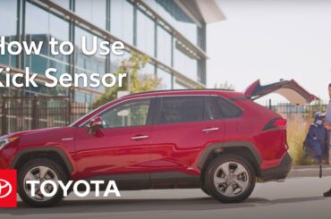 How to Use the Kick Sensor in the 2023 RAV4 | Toyota