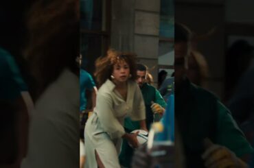 Peugeot E-3008 l The road is your field