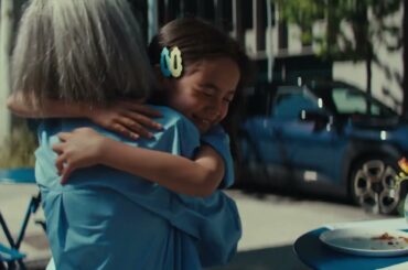 The all-electric MINI Aceman: Take the city with Remote Control Parking.