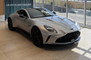 Aston Martin Vantage [3379x3261]