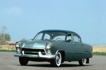 1952 Volvo Philip concept - Volvo tried to break into the American market with this Kaiser-esque boat, powered by a 3.6L V8. Only one was made, though Volvo later used the engine in trucks.