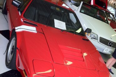 BMW M1 [1936 x 2592]