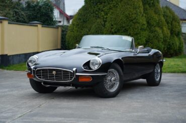 1974 Jaguar E-Type V12 Commemorative (1600x1138)