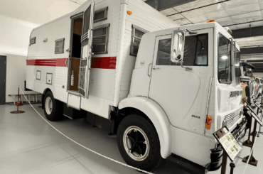 Diamond Red Country Wagon flatbed / stakeside / box / camper combination