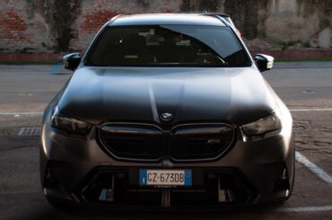 BMW M5 G90 Touring [3059x3824]