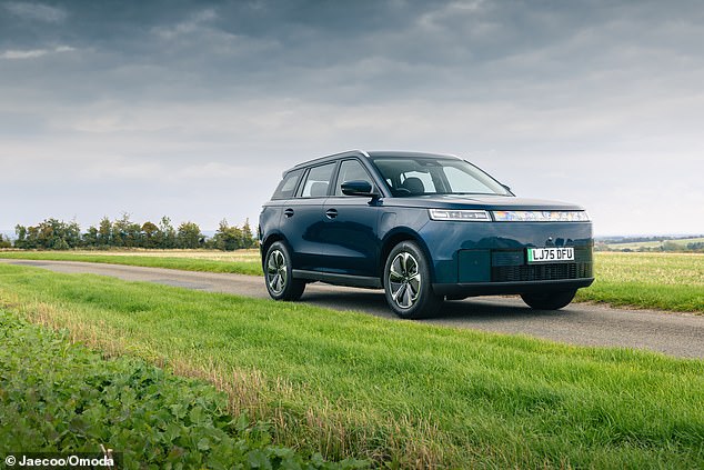 Jaecoo E5: The Omoda and Jaecoo EV Tax Rebate intends to offset between two- and three-years’ worth of this new pay-per-mile EV tax. The vehicle has to be bought through the OJ network with an approved 48-month finance agreement and orders need to be placed and accepted by 31 December