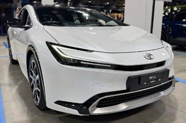 New 2025 Toyota Prius Plug-in Hybrid - 220HP & 44 Miles EV Range (FIRST LOOK)