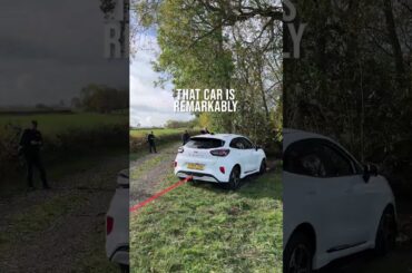 Real-Life Rescue: New Ford Ranger PHEV Pulls a Car from a Ditch with Ease!