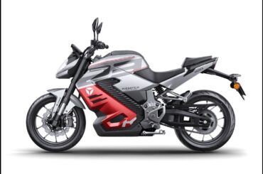 Yadea Kemper 23kw Electric Motorcycle with the Keeness - EICMA 2025 Snapshot - 4K : Green-Mopeds.com