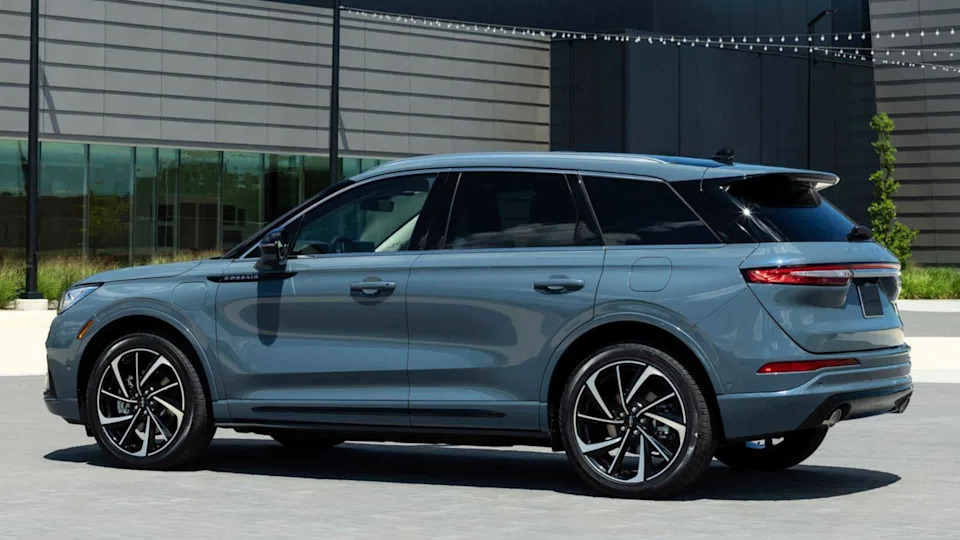 Static rear 3/4 shot of a gray 2023 Lincoln Corsair.