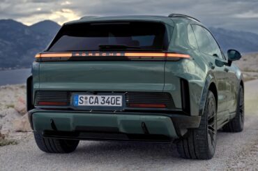 2026 Porsche Cayenne Turbo Electric | Mystic Green Metallic | Driving, Interior, Exterior [4K]