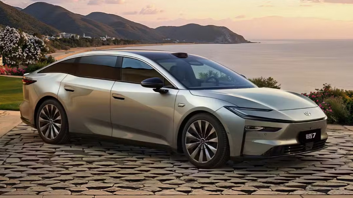 Toyota bZ7 debuts in China with Huawei smart tech