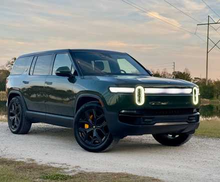 2025 Rivian R1S Green Front Angled View