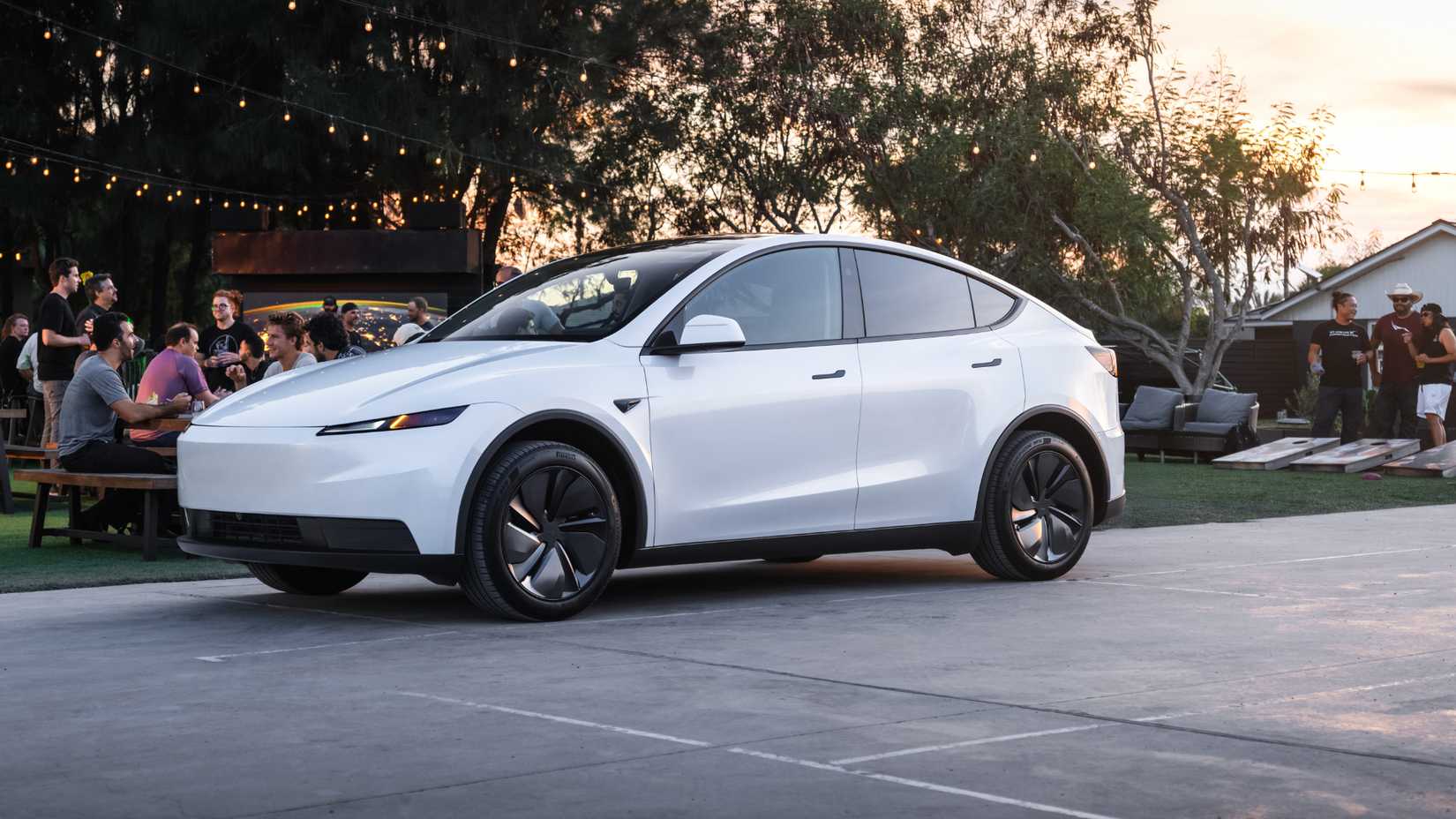 2026 Tesla Model Y Standard Exterior (16)