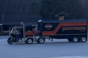 Harley Davidson Trike double-trailer semi