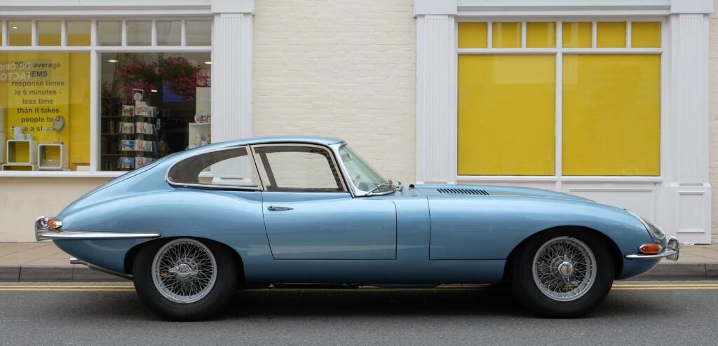 1964 Jaguar E-Type Series 1 coupé (4489x2165)