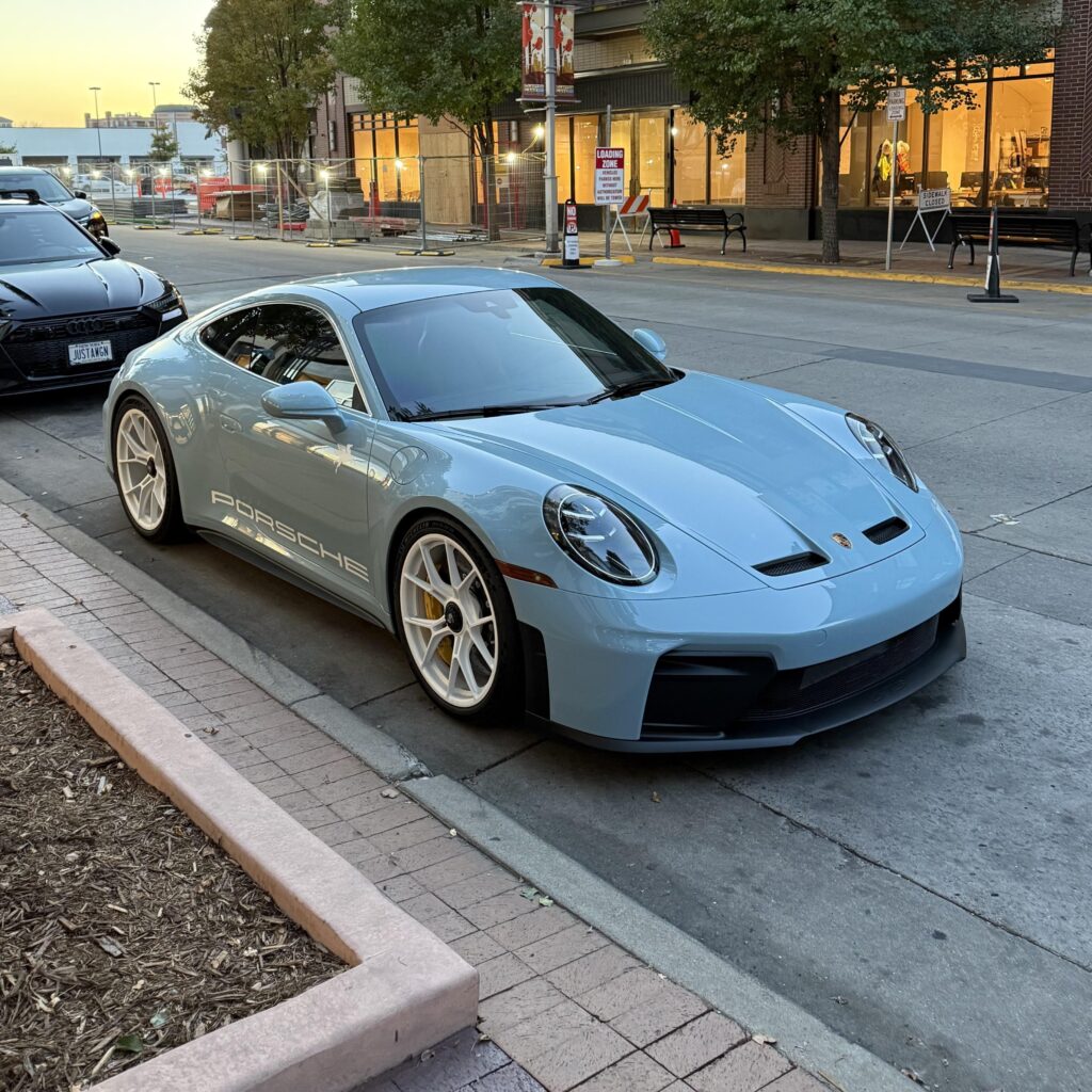 Porsche 911 GT3 Touring [3643x3643]