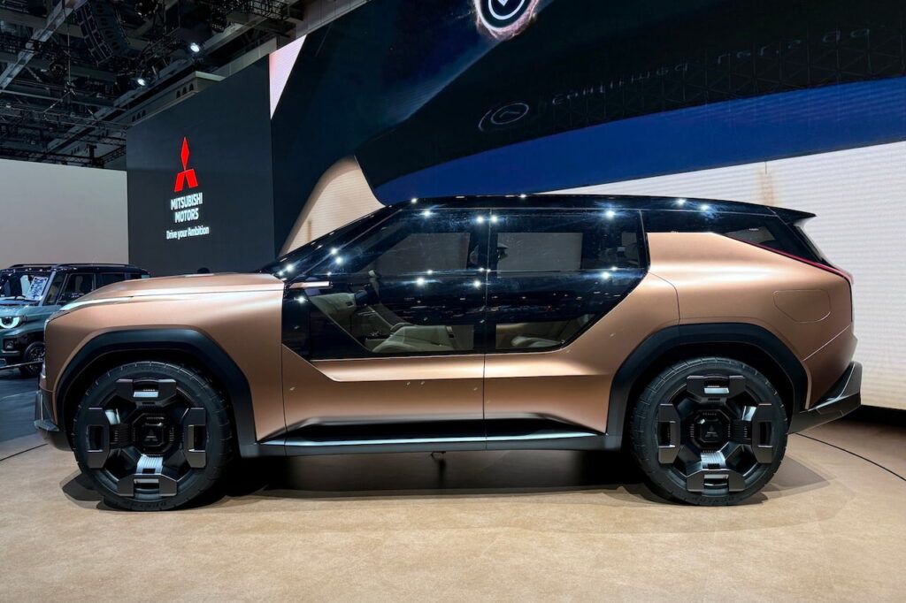 Mitsubishi Elevance Concept side profilee