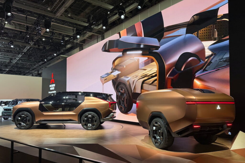 Mitsubishi Elevance Concept with trailer