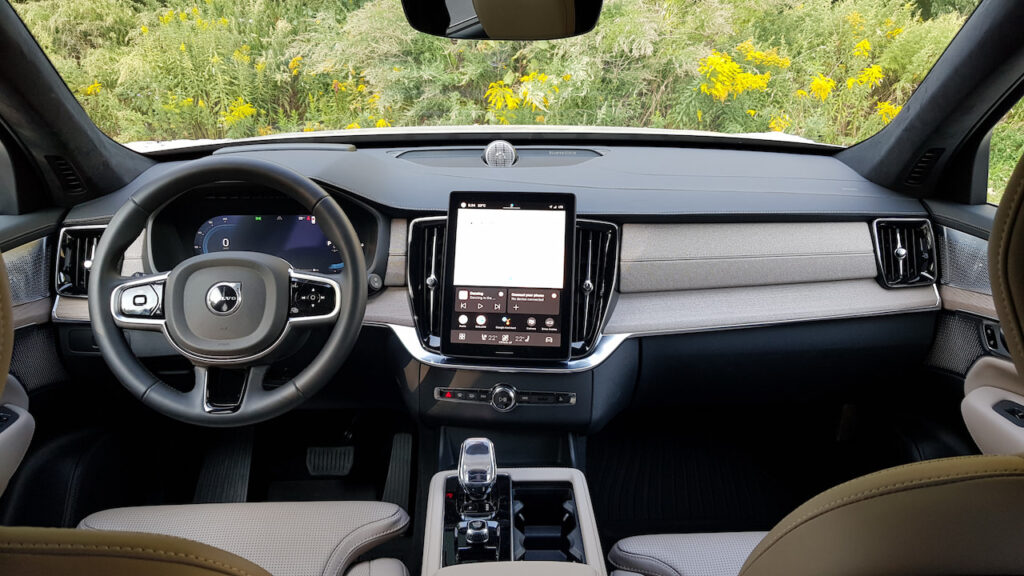 Volvo XC90 Facelift Plug-in Hybrid dashboard