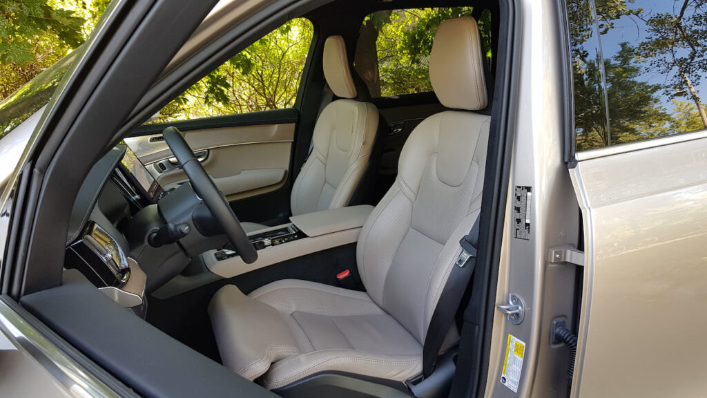 Volvo XC90 Facelift Plug-in Hybrid front seats