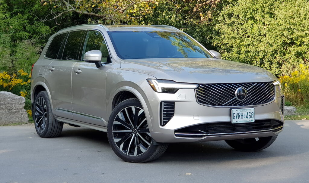 Volvo XC90 Facelift Plug-in Hybrid front three quarters