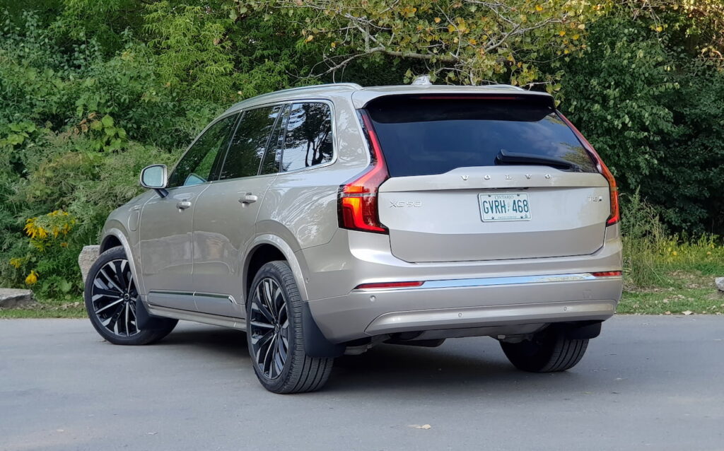 Volvo XC90 Facelift Plug-in Hybrid rear three quarters