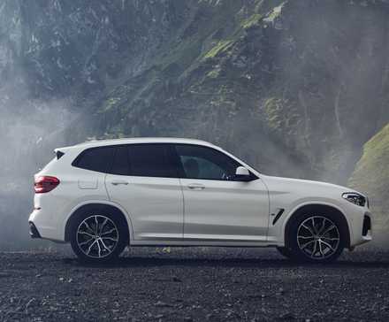 BMW X3 xDrive30e profile