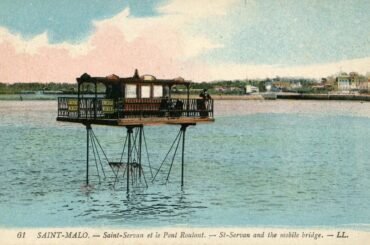 Mobile bridge [French: crane], Saint-Servan, France, at high tide. Operated 1873 to 1922.