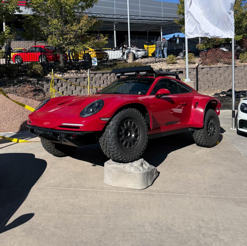 The RD Extreme. A Porsche 911 GTS with 33 inch tires and portal axles [3736x3722]