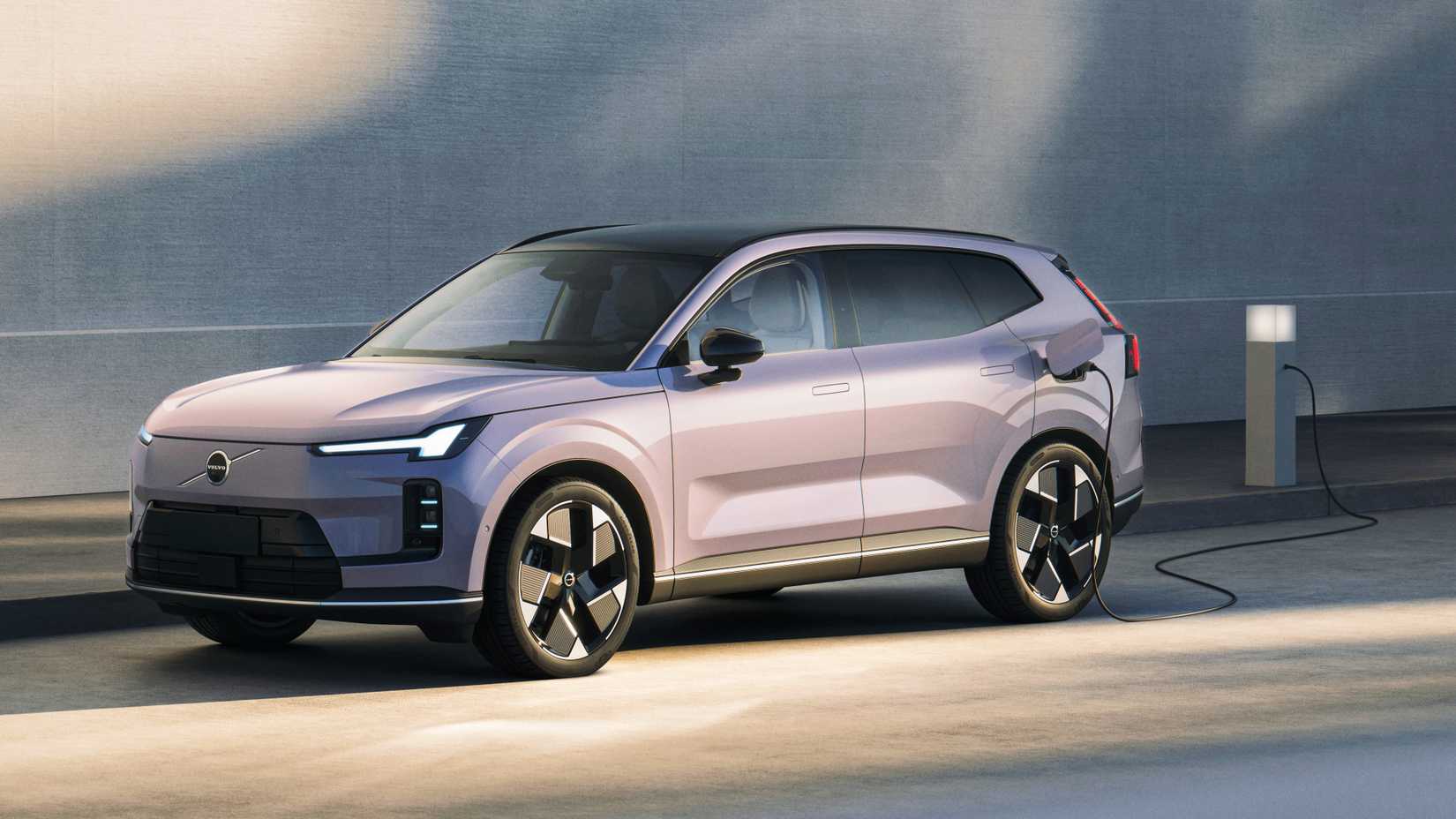 2026 Volvo XC70 PHEV