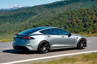 Musk Says You Might Text While Tesla Drives — Police Say “Absolutely Not”