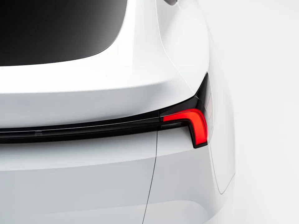 Tesla has removed the rear light bar and other features to reduce the price of the Model Y Standard (Tesla)