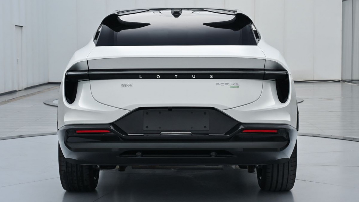 Lotus swaps its all-electric dream for a 952-HP Eletre Hybrid