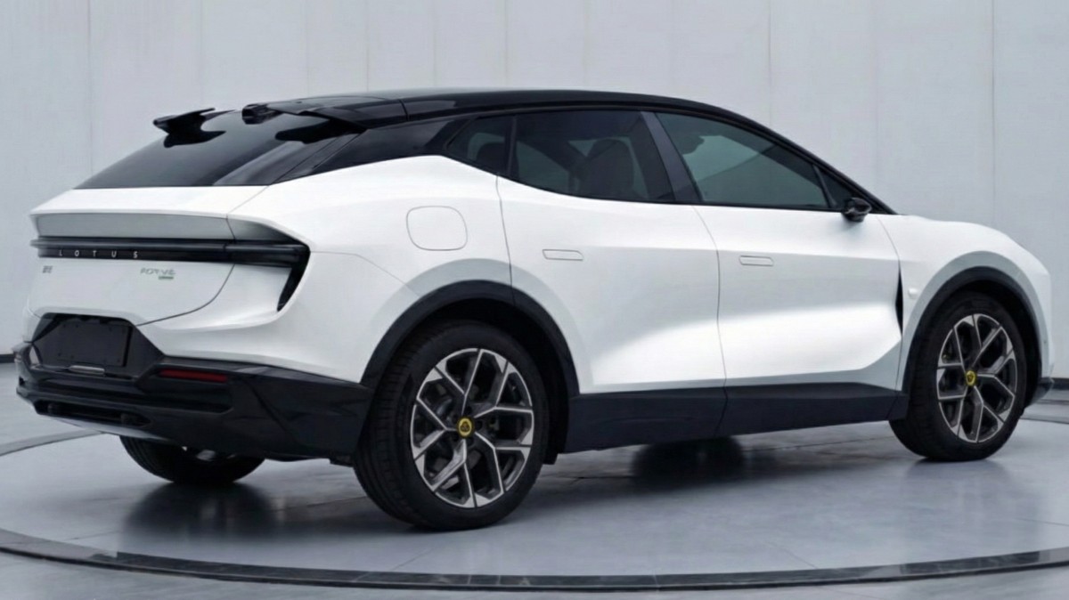 Lotus swaps its all-electric dream for a 952-HP Eletre Hybrid