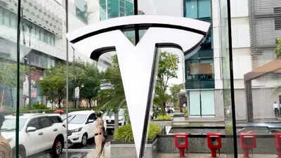 Google’s top executive Jeff Dean says Tesla does not have anywhere near volume of rider-only autonomous miles that Waymo has; Elon Musk responds: ‘Waymo never really …’