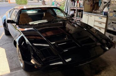 [De Tomaso Pantera] Setagaya Tokyo - owner even lift the hood to unvail beautiful V8