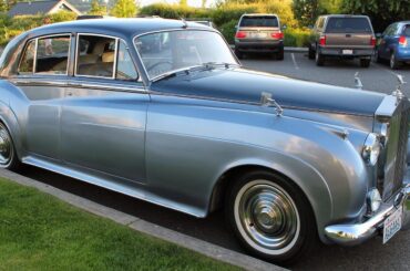 I'm mostly into American muscle cars, but this is a sweet ride, think it's an early to mid 60's Silver Cloud, one of you will know.