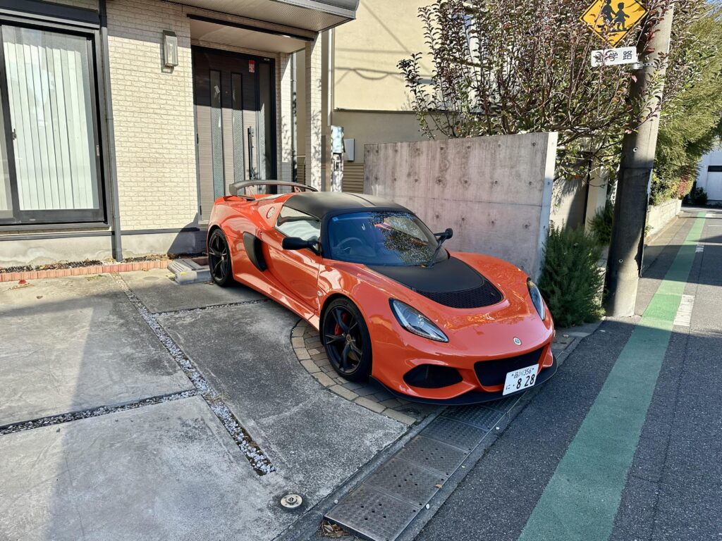 “It has kei car dimensions but the stats of a supercar—0-60 in 3.3, to start” (Petrolicious). [Lotus Exige Sport 410]
