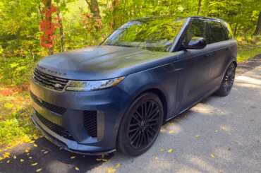 2025 Range Rover P550e PHEV vs. Range Rover Sport SV